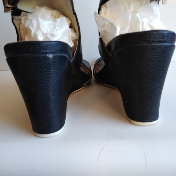 Kenneth Cole black leather wedged sandal - Picture 5 of 8